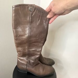 ***CLOSING MY POSH ACCOUNT*** MAKE ME AN OFFER ON ALL ITEMS***    Frye boot, 8.5